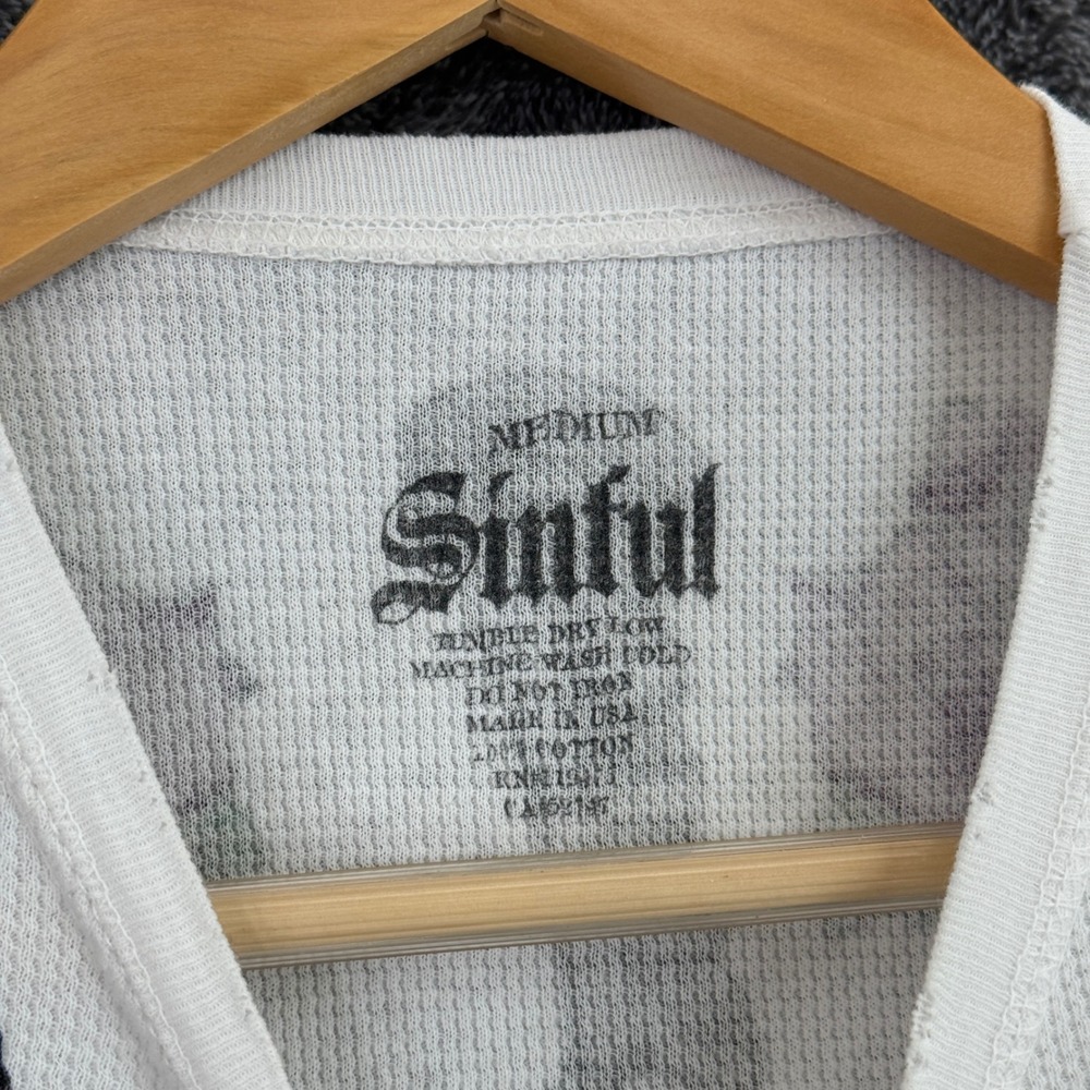 Sinful by Affliction Womens White Thermal Shirt Medium Rose‎ Skull Rhinestone - Picture 3 of 8